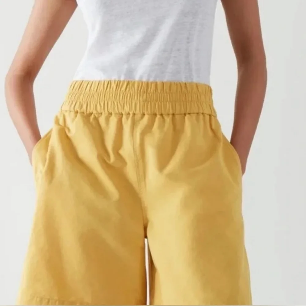 COS Linen Elastic Drawstring High Waisted White Bermuda Shorts - Picture 15 of 15